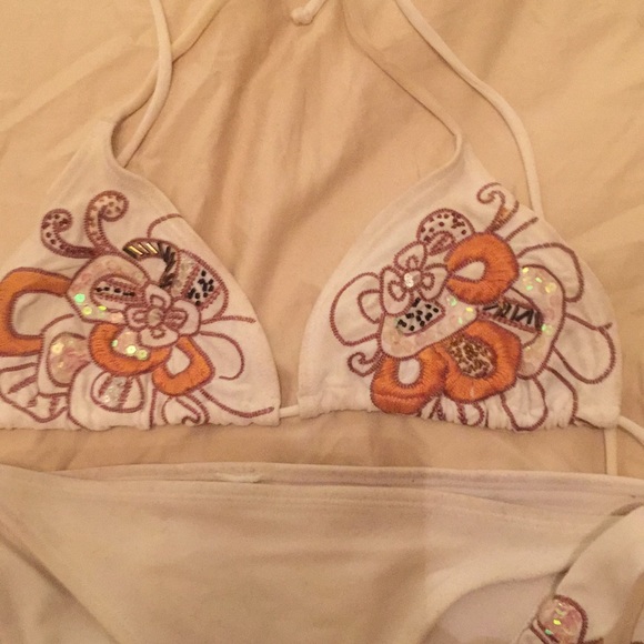 Bikini - Picture 2 of 3